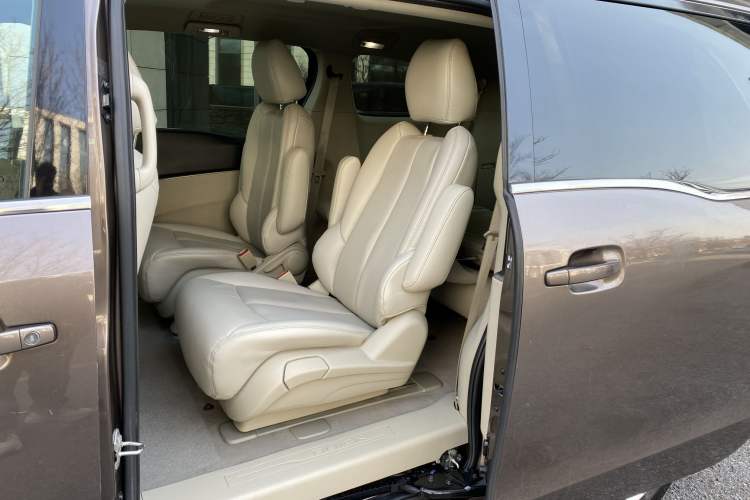 Used Buick GL8 2015 2.4L Luxury Business Premium Edition Interior 4