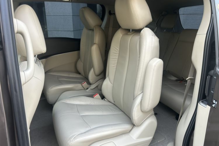 Used Buick GL8 2015 2.4L Luxury Business Premium Edition Interior 4