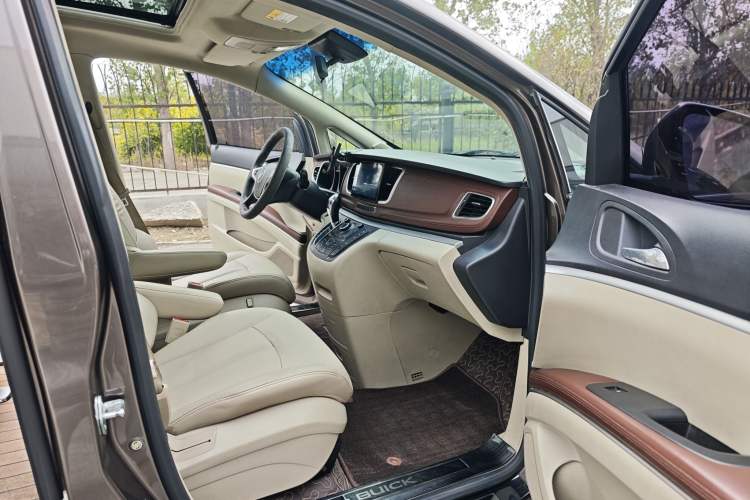 Used Buick GL8 2015 2.4L Luxury Business Premium Edition Interior 5