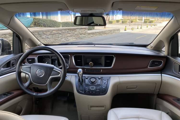 Used Buick GL8 2015 2.4L Luxury Business Premium Edition Interior 5