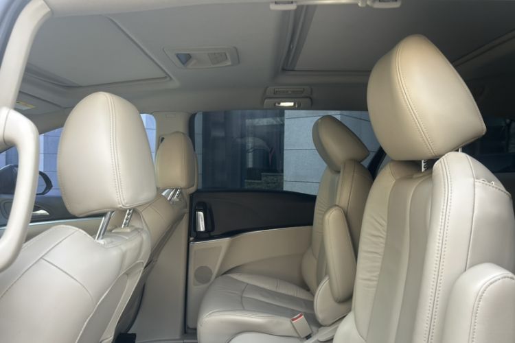 Used Buick GL8 2015 2.4L Luxury Business Premium Edition Interior 5