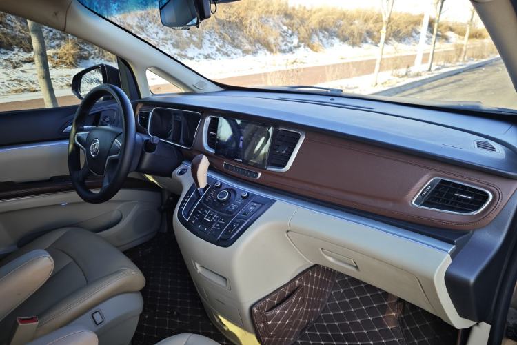 Used Buick GL8 2015 2.4L Luxury Business Premium Edition Interior 7