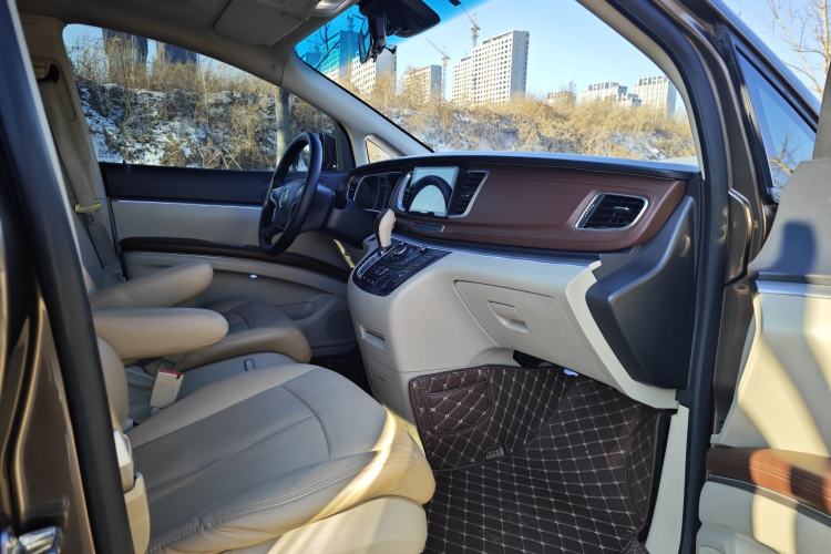 Used Buick GL8 2015 2.4L Luxury Business Premium Edition Interior 9
