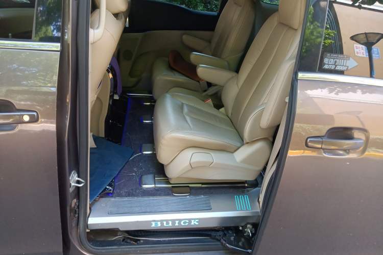 Used Buick GL8 2015 2.4L Luxury Business Premium Edition Left Rear Seat