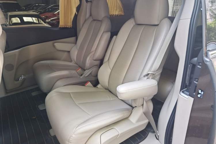 Used Buick GL8 2015 2.4L Luxury Business Premium Edition Left Rear Seat