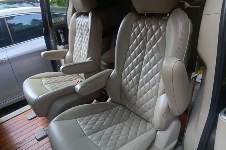Used Buick GL8 2015 2.4L Luxury Business Premium Edition Left Rear Seat
