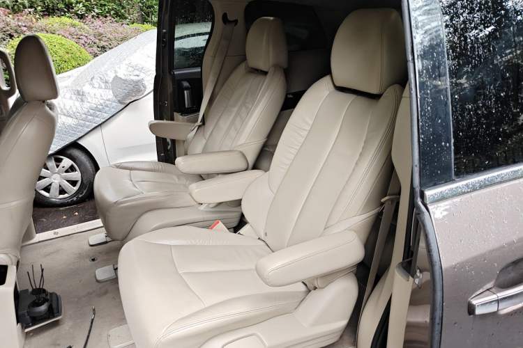 Used Buick GL8 2015 2.4L Luxury Business Premium Edition Left Rear Seat