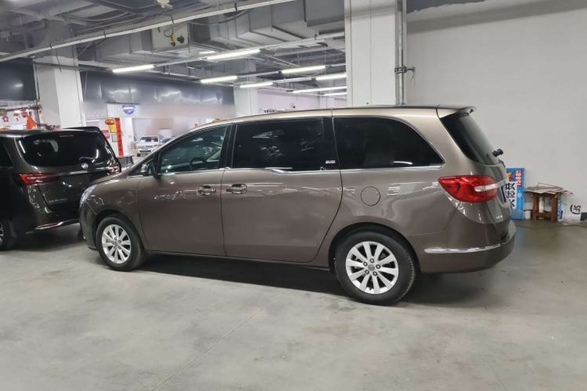 Used Buick GL8 2015 2.4L Luxury Business Premium Edition Left Side