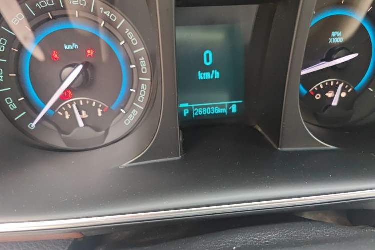 Used Buick GL8 2015 2.4L Luxury Business Premium Edition Odometer Close Up
