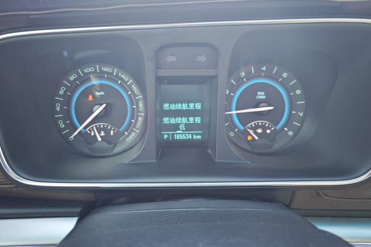 Used Buick GL8 2015 2.4L Luxury Business Premium Edition Odometer Close Up