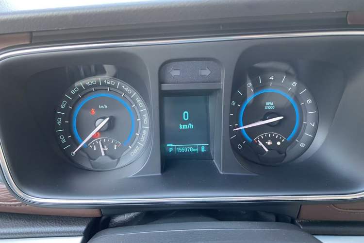 Used Buick GL8 2015 2.4L Luxury Business Premium Edition Odometer Close Up