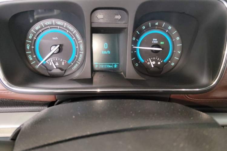Used Buick GL8 2015 2.4L Luxury Business Premium Edition Odometer Close Up