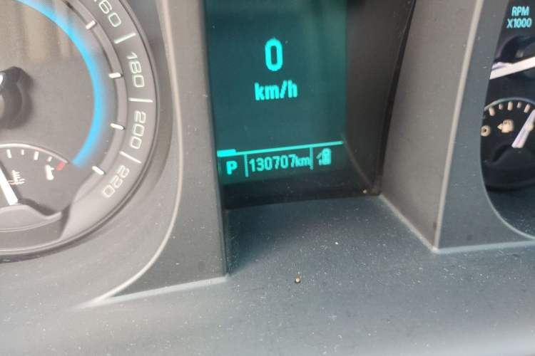 Used Buick GL8 2015 2.4L Luxury Business Premium Edition Odometer Close Up
