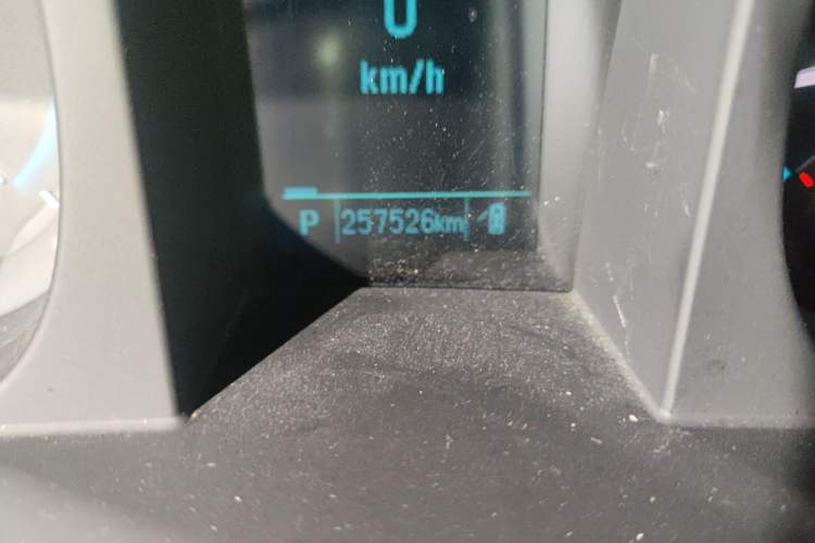 Used Buick GL8 2015 2.4L Luxury Business Premium Edition Odometer Close Up