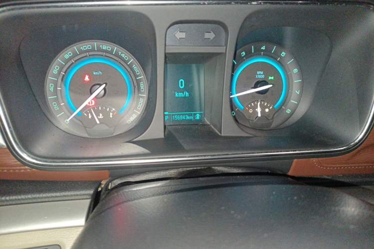 Used Buick GL8 2015 2.4L Luxury Business Premium Edition Odometer Close Up