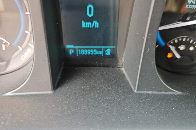 Used Buick GL8 2015 2.4L Luxury Business Premium Edition Odometer Close Up