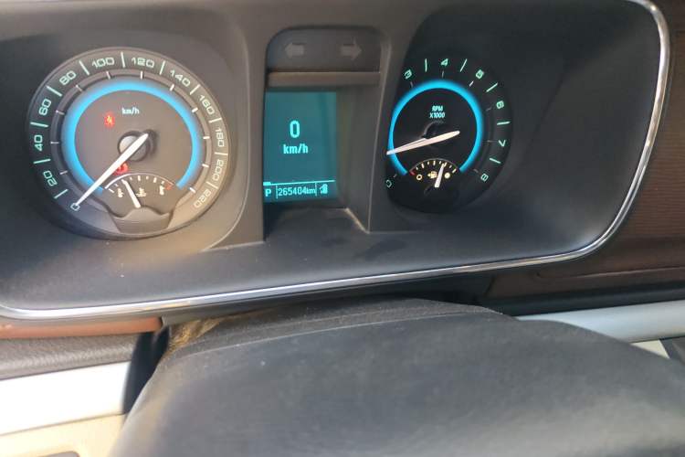 Used Buick GL8 2015 2.4L Luxury Business Premium Edition Odometer Close Up
