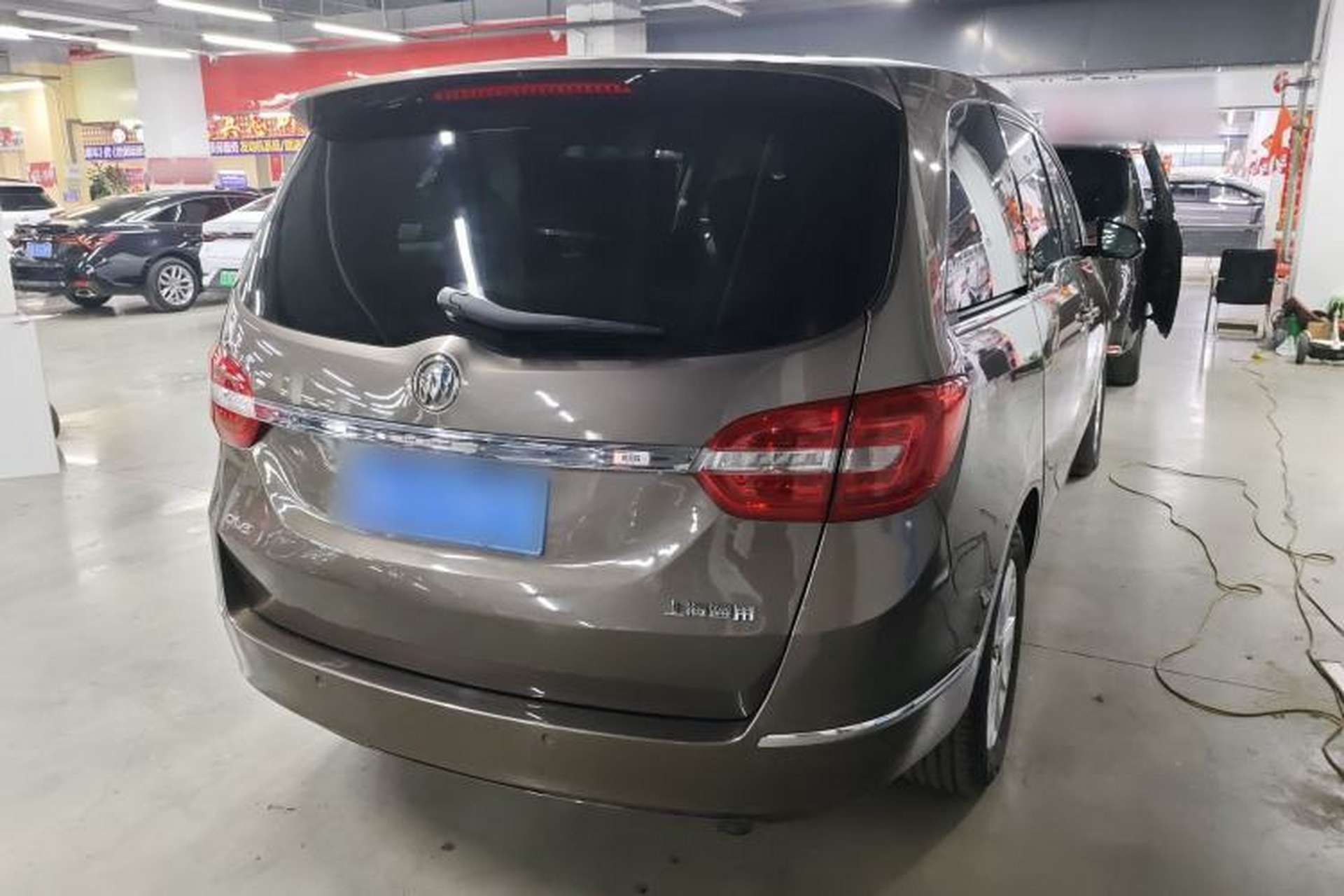 Used Buick GL8 2015 2.4L Luxury Business Premium Edition Rear Right 45 Deg
