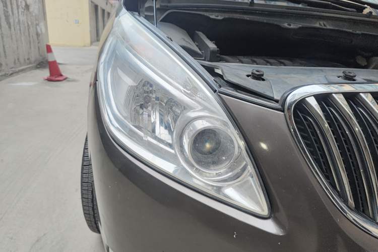 Used Buick GL8 2015 2.4L Luxury Business Premium Edition Right Front Headlight