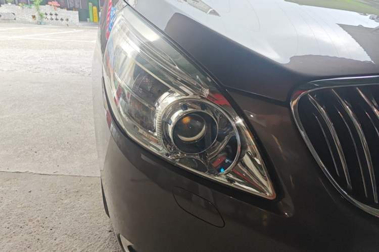 Used Buick GL8 2015 2.4L Luxury Business Premium Edition Right Front Headlight