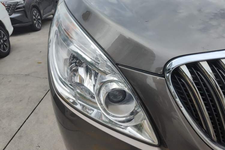 Used Buick GL8 2015 2.4L Luxury Business Premium Edition Right Front Headlight