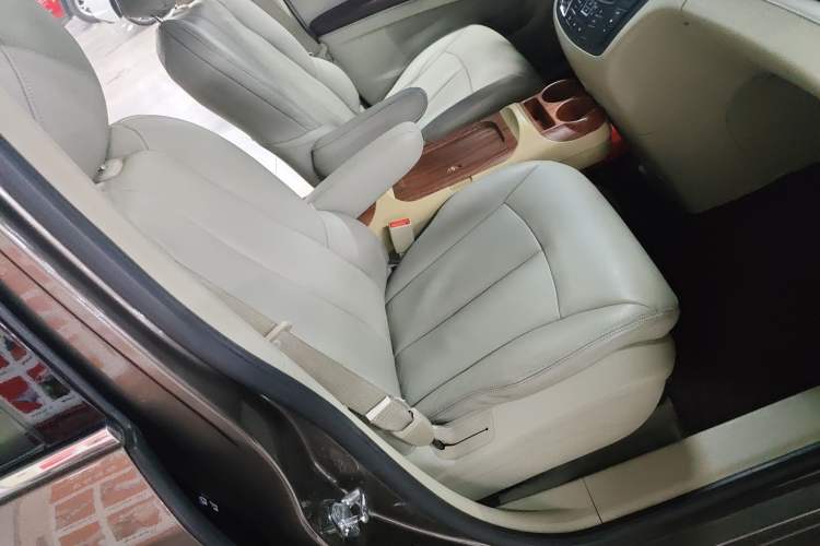 Used Buick GL8 2015 2.4L Luxury Business Premium Edition Right Front Seat