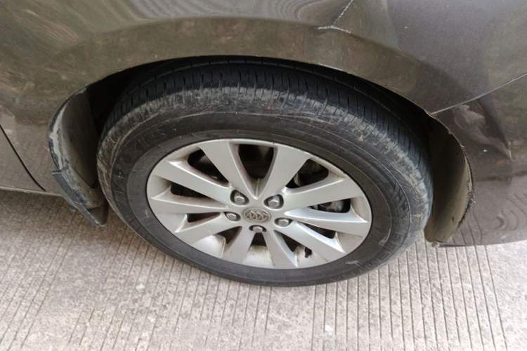 Used Buick GL8 2015 2.4L Luxury Business Premium Edition Right Front Wheel Hub