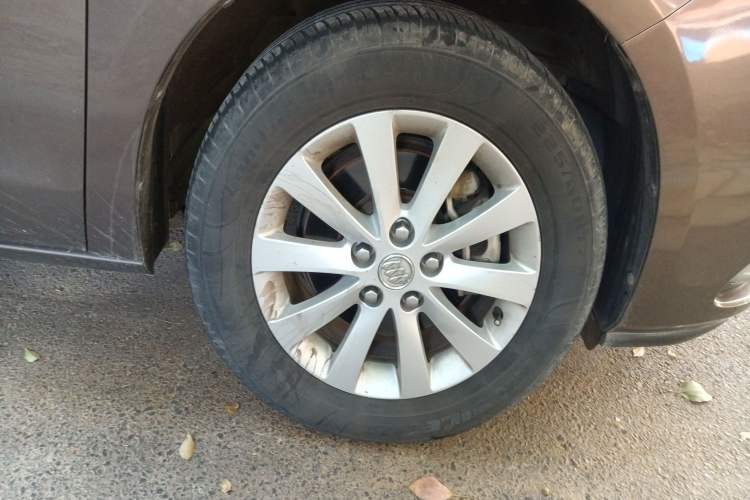 Used Buick GL8 2015 2.4L Luxury Business Premium Edition Right Front Wheel Hub