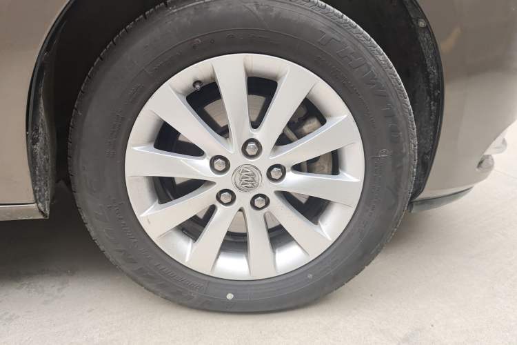 Used Buick GL8 2015 2.4L Luxury Business Premium Edition Right Front Wheel Hub
