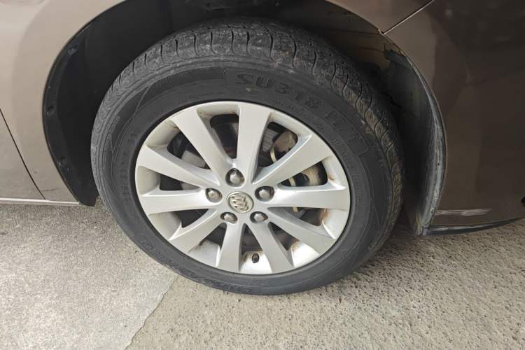 Used Buick GL8 2015 2.4L Luxury Business Premium Edition Right Front Wheel Hub