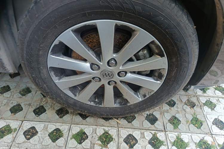 Used Buick GL8 2015 2.4L Luxury Business Premium Edition Right Front Wheel Hub
