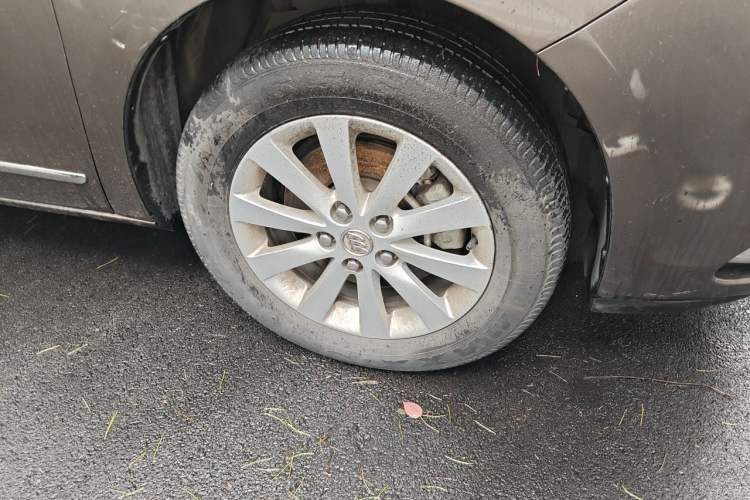 Used Buick GL8 2015 2.4L Luxury Business Premium Edition Right Front Wheel Hub