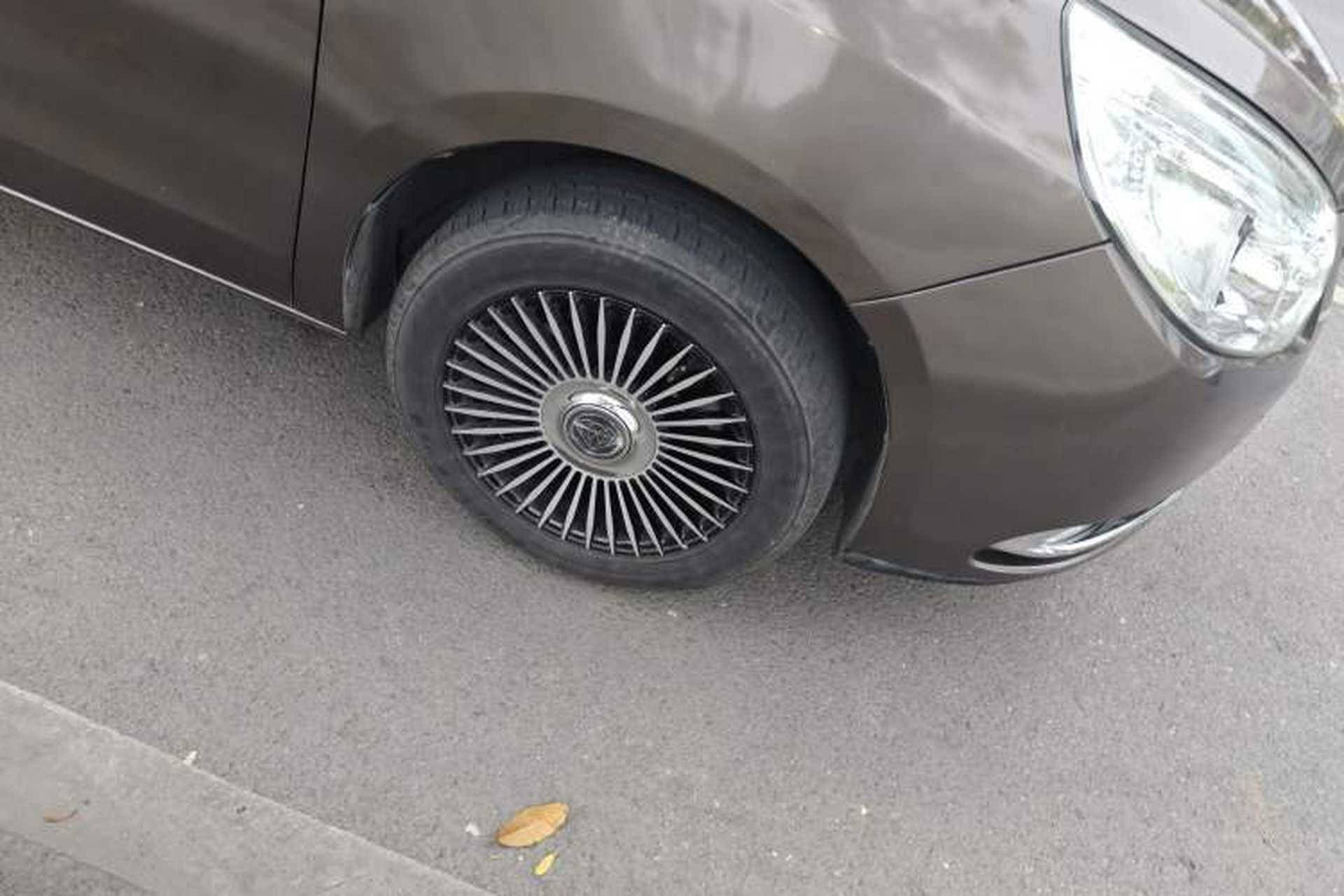 Used Buick GL8 2015 2.4L Luxury Business Premium Edition Right Front Wheel Hub