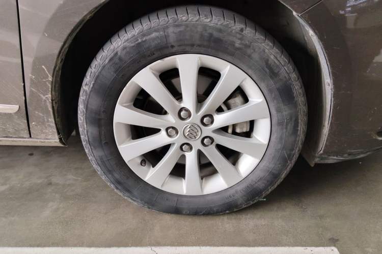 Used Buick GL8 2015 2.4L Luxury Business Premium Edition Right Front Wheel Hub