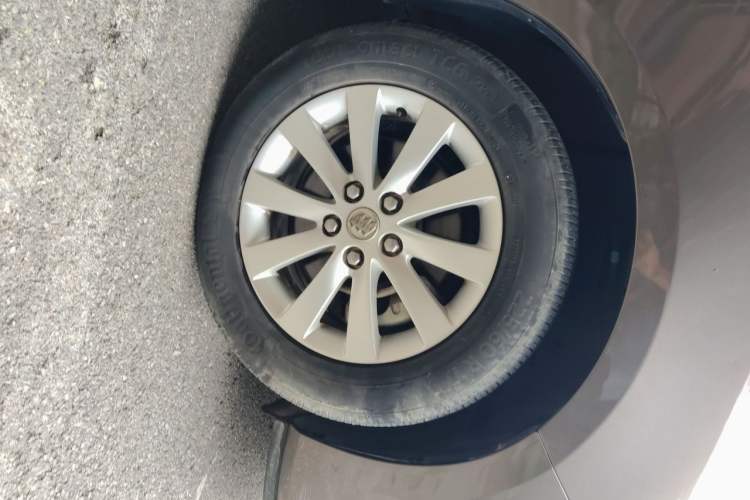 Used Buick GL8 2015 2.4L Luxury Business Premium Edition Right Front Wheel Hub