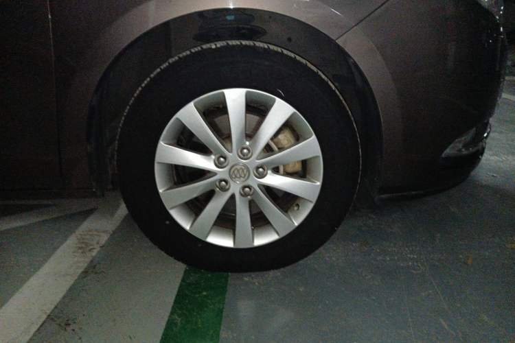 Used Buick GL8 2015 2.4L Luxury Business Premium Edition Right Front Wheel Hub