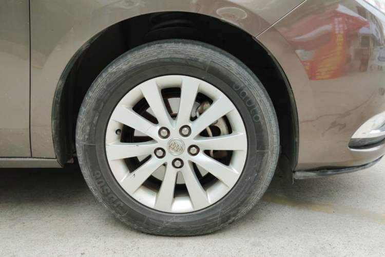 Used Buick GL8 2015 2.4L Luxury Business Premium Edition Right Front Wheel Hub