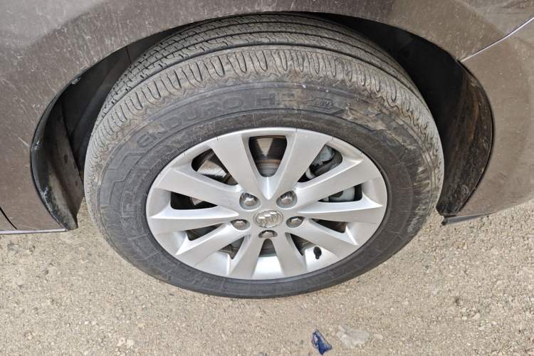 Used Buick GL8 2015 2.4L Luxury Business Premium Edition Right Front Wheel Hub