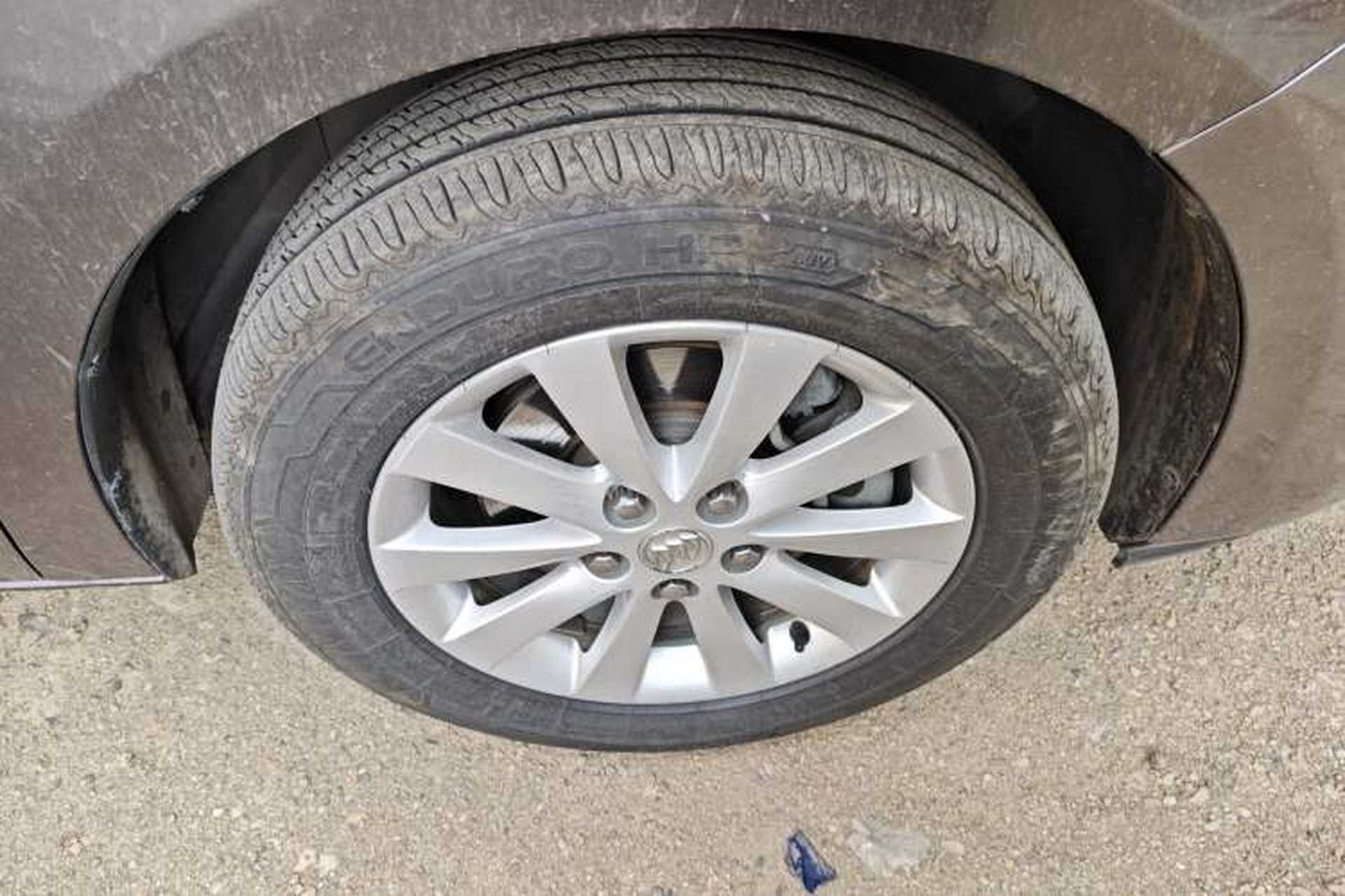 Used Buick GL8 2015 2.4L Luxury Business Premium Edition Right Front Wheel Hub
