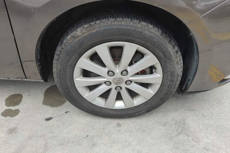 Used Buick GL8 2015 2.4L Luxury Business Premium Edition Right Front Wheel Hub