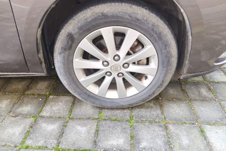 Used Buick GL8 2015 2.4L Luxury Business Premium Edition Right Front Wheel Hub