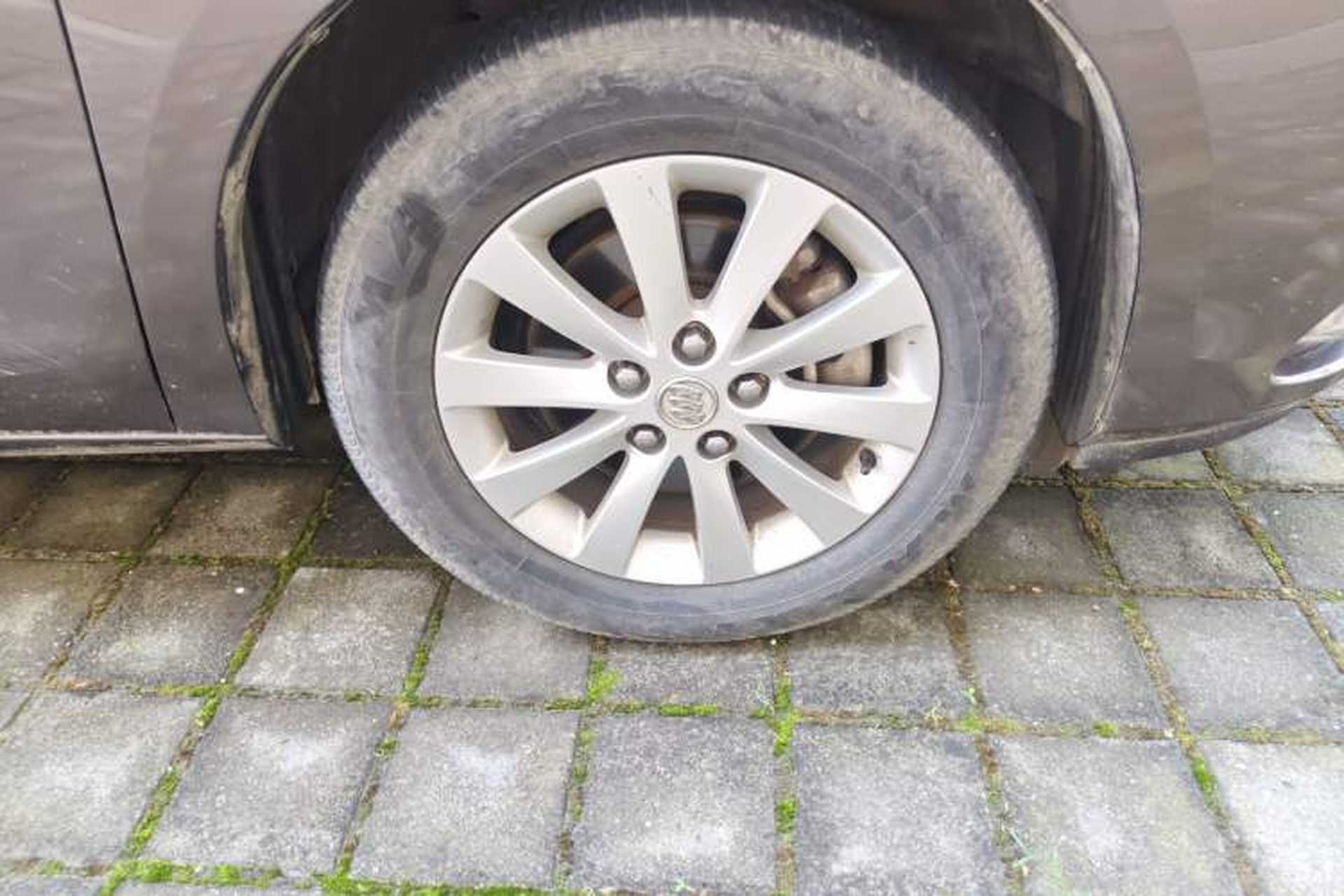 Used Buick GL8 2015 2.4L Luxury Business Premium Edition Right Front Wheel Hub