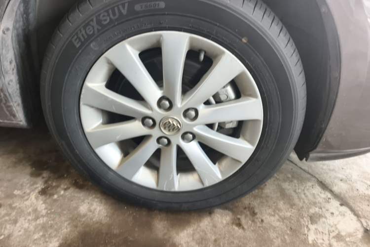 Used Buick GL8 2015 2.4L Luxury Business Premium Edition Right Front Wheel Hub