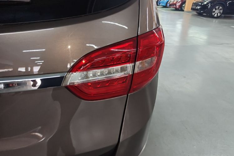Used Buick GL8 2015 2.4L Luxury Business Premium Edition Right Rear Taillight