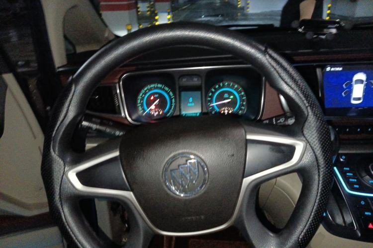 Used Buick GL8 2015 2.4L Luxury Business Premium Edition Steering Wheel