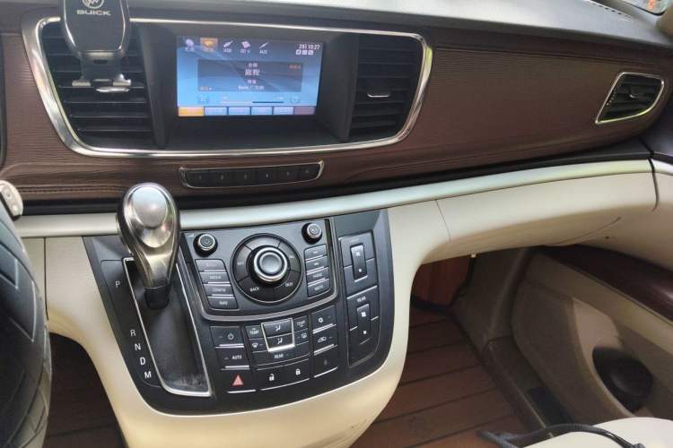 Used Buick GL8 2015 2.4L Luxury Business Premium Edition Audio And AC Panel