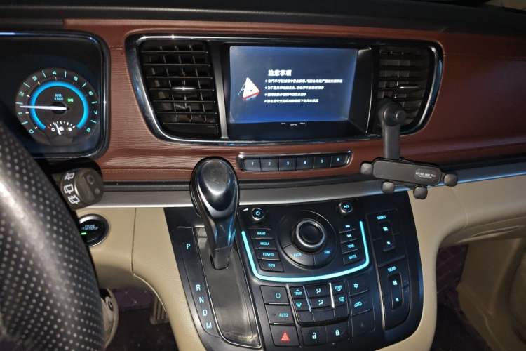 Used Buick GL8 2015 2.4L Luxury Business Premium Edition Audio And AC Panel
