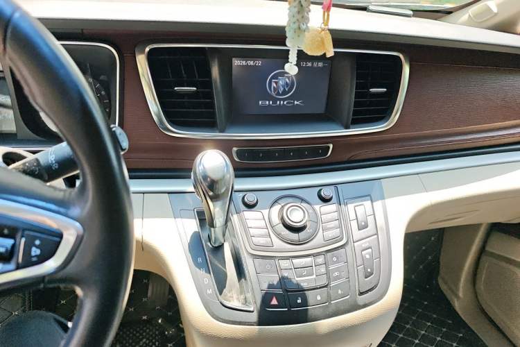 Used Buick GL8 2015 2.4L Luxury Business Premium Edition Audio And AC Panel