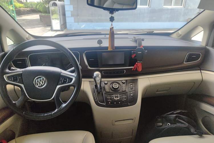 Used Buick GL8 2015 2.4L Luxury Business Premium Edition Center Console