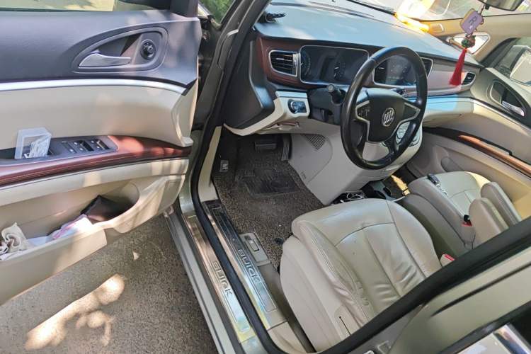 Used Buick GL8 2015 2.4L Luxury Business Premium Edition Driver Seat